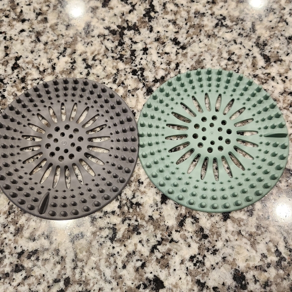 2 NWOT Hair Catchers Shower Drain Stoppers Durable Silicone Shower Drain Covers - Picture 3 of 4